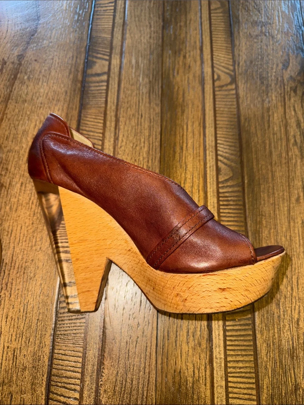 Chloe Brown Leather and Lucite Peep-Toe Chunky Platform Heels 2010